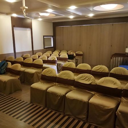 New Hotel Europa Inn Раджкот Экстерьер фото