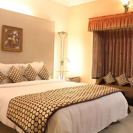New Hotel Europa Inn Раджкот Экстерьер фото