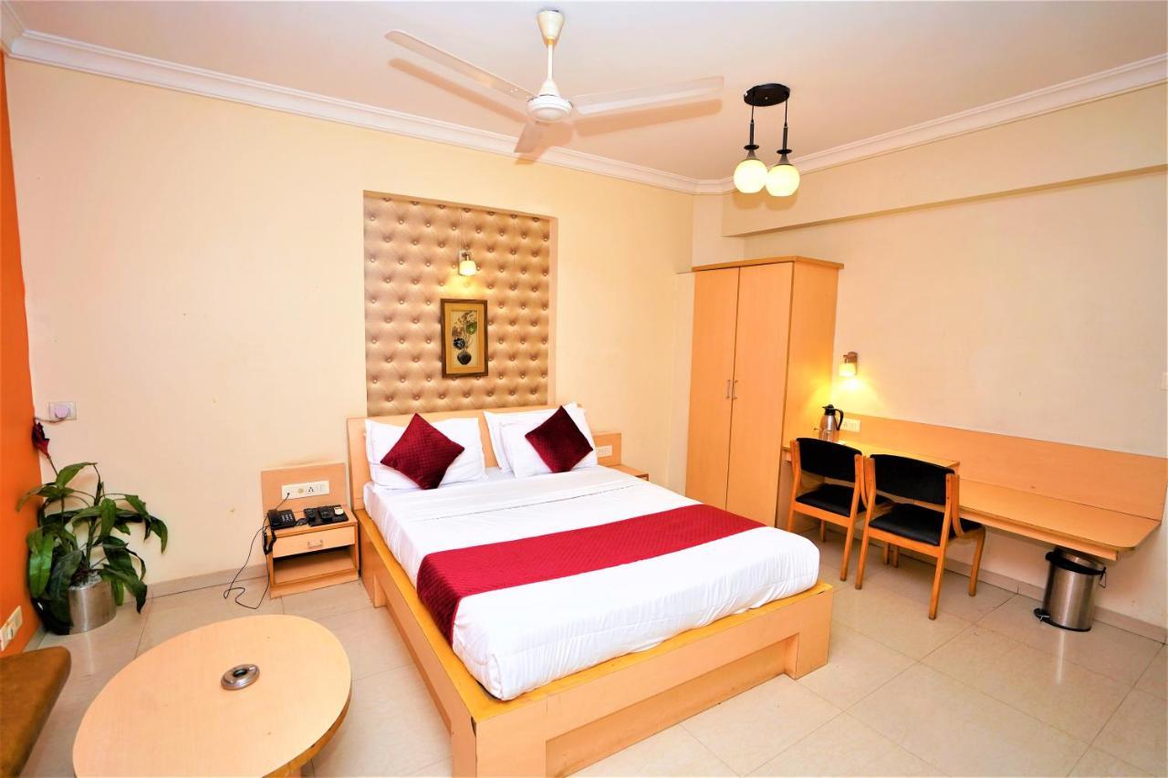 New Hotel Europa Inn Раджкот Экстерьер фото