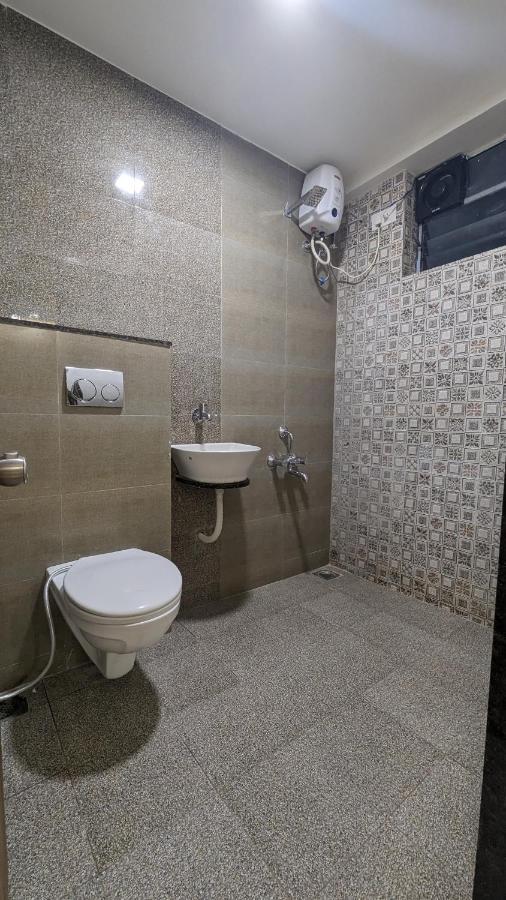 New Hotel Europa Inn Раджкот Экстерьер фото