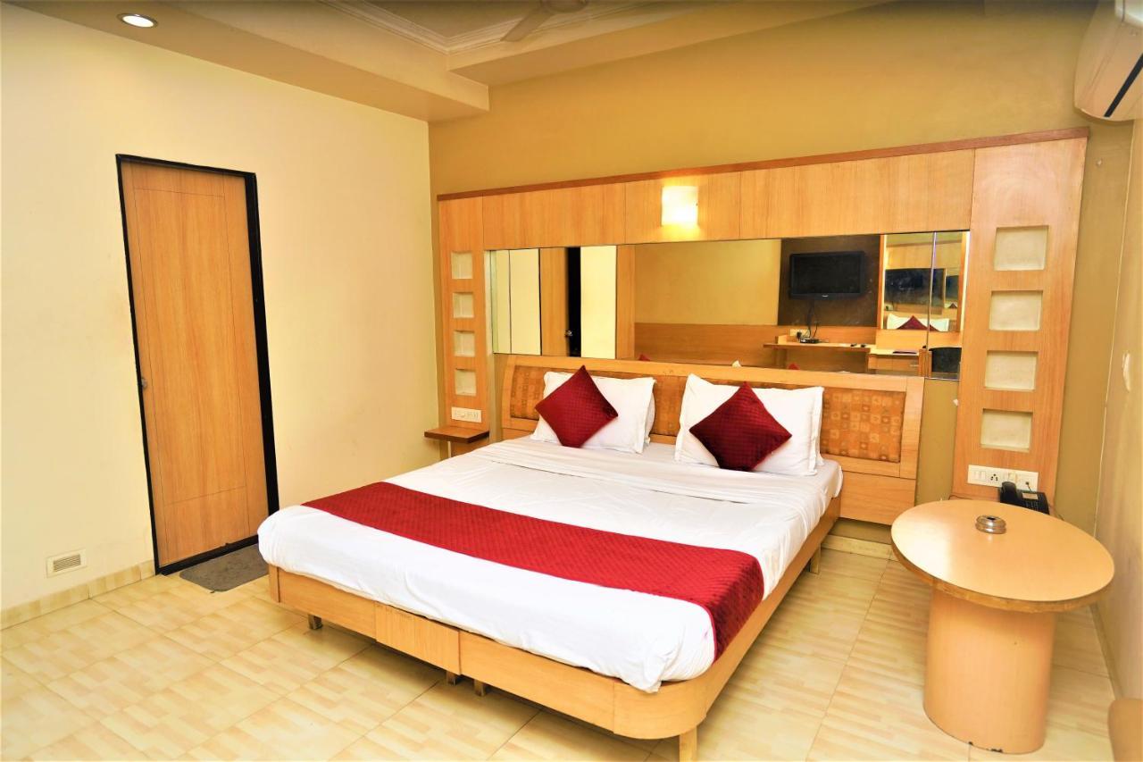 New Hotel Europa Inn Раджкот Экстерьер фото