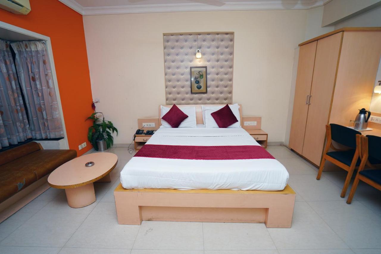 New Hotel Europa Inn Раджкот Экстерьер фото