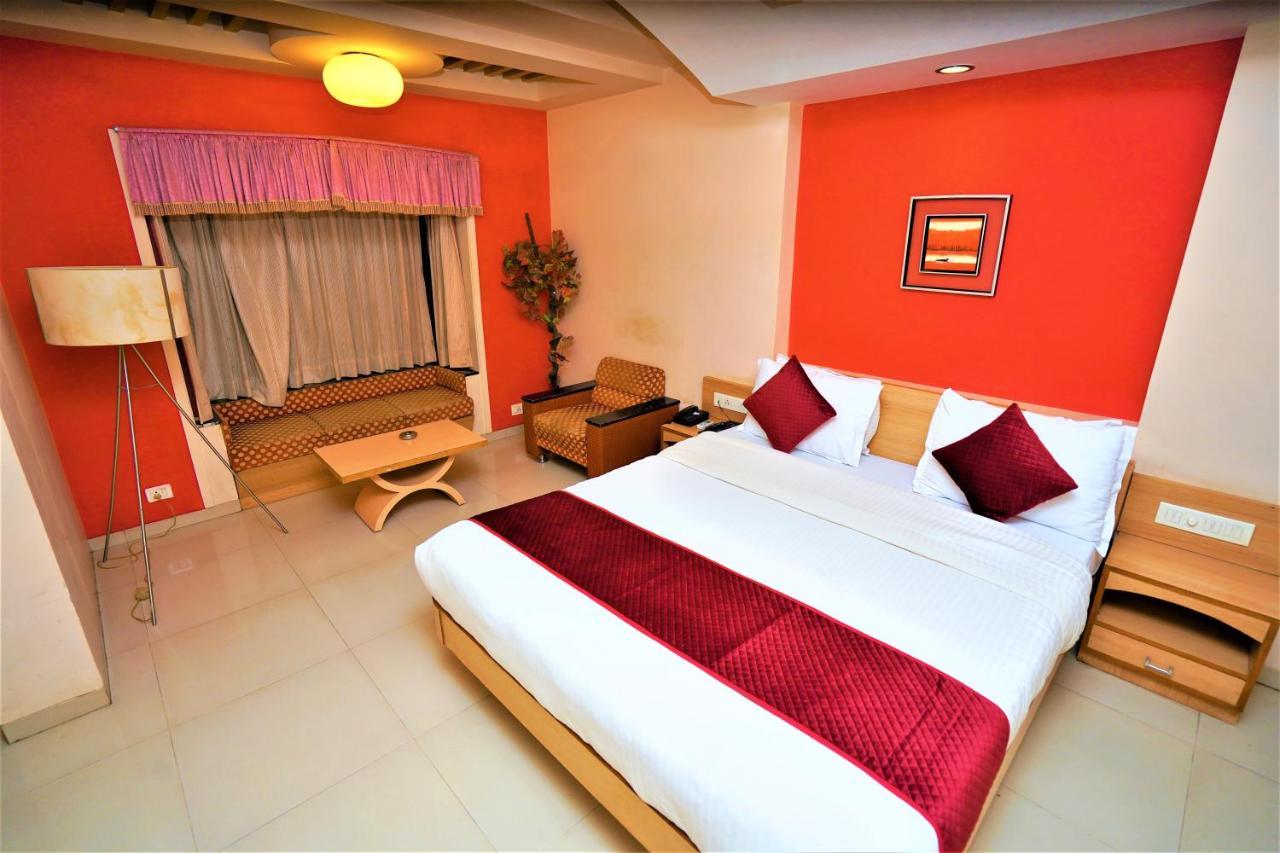 New Hotel Europa Inn Раджкот Экстерьер фото