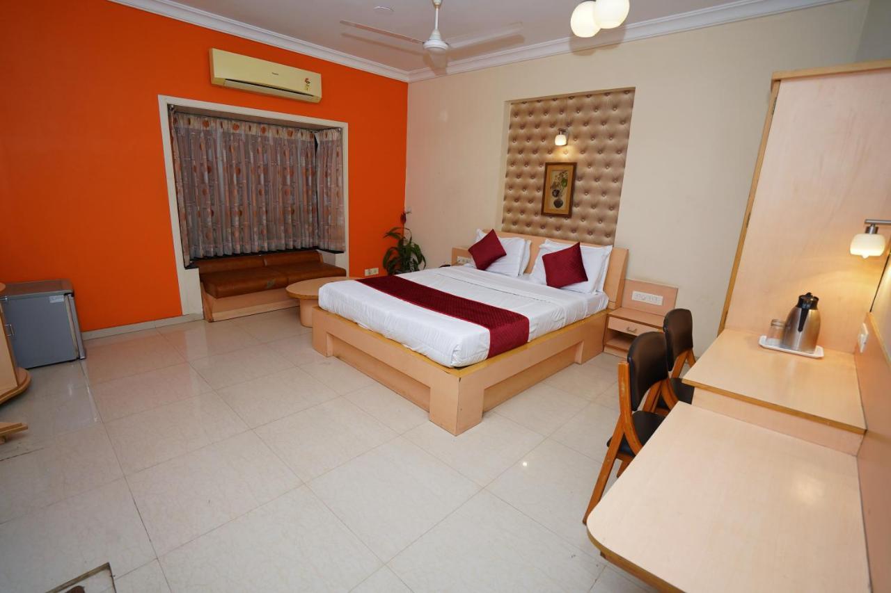 New Hotel Europa Inn Раджкот Экстерьер фото