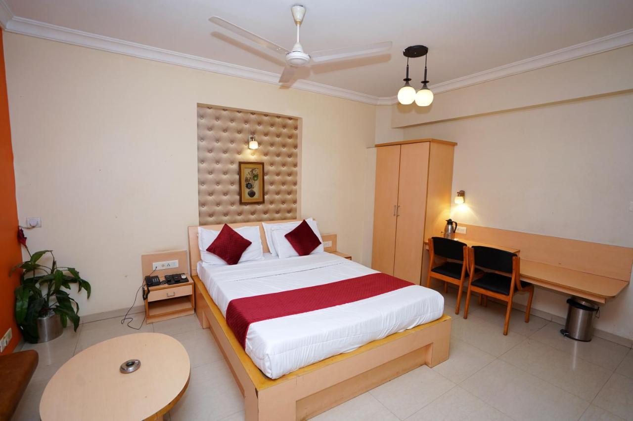 New Hotel Europa Inn Раджкот Экстерьер фото