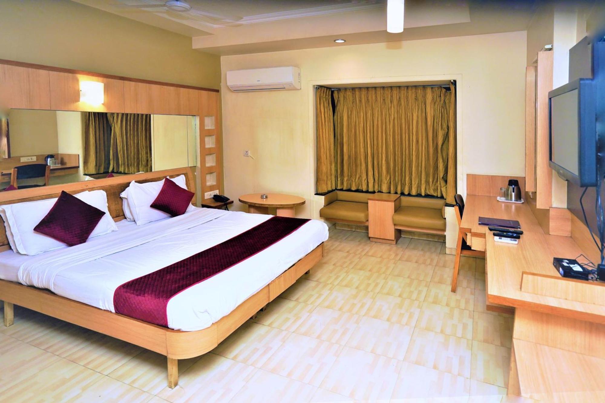 New Hotel Europa Inn Раджкот Экстерьер фото