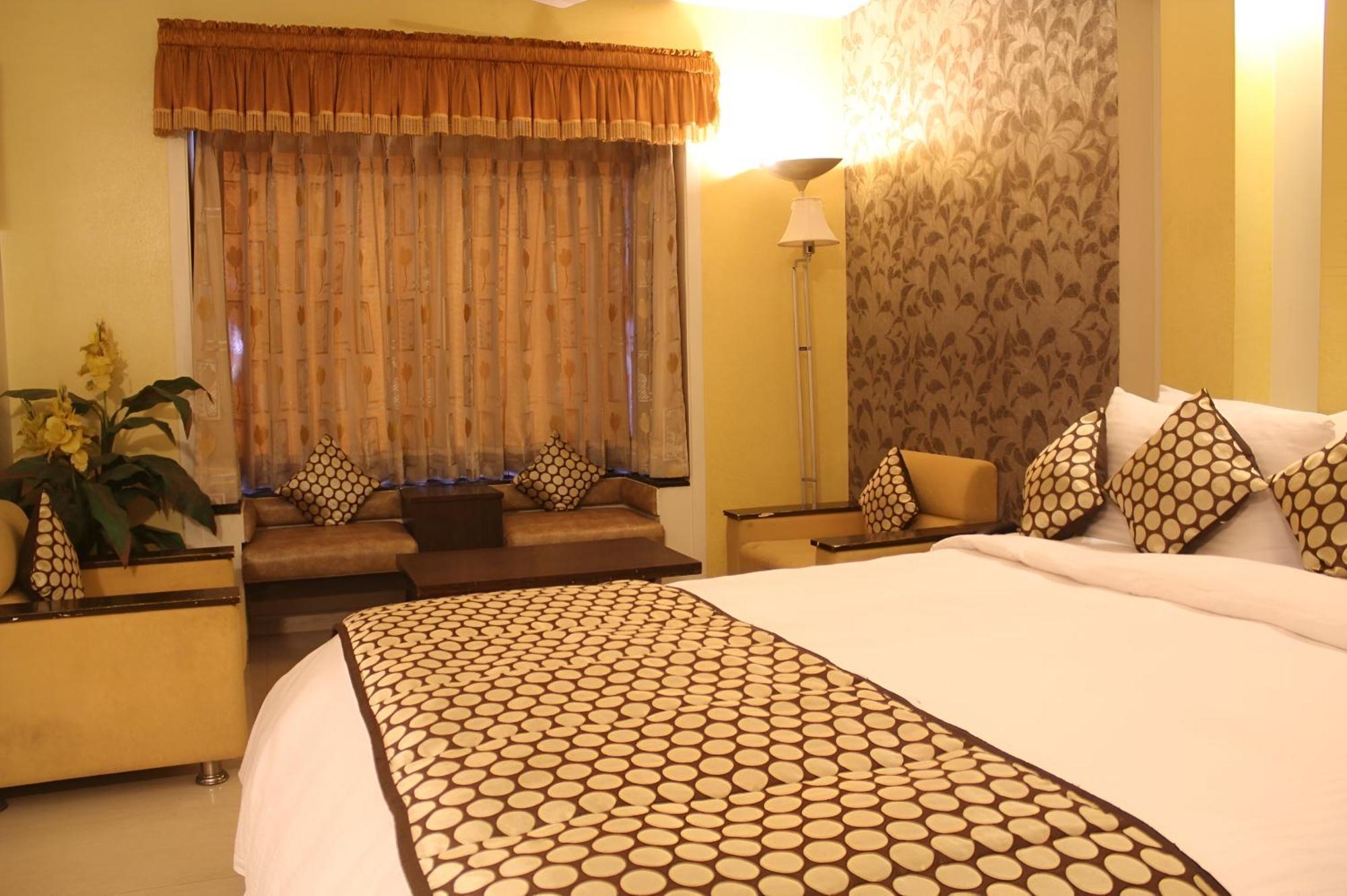 New Hotel Europa Inn Раджкот Экстерьер фото